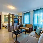 Апартаменты Mandani Luxury *